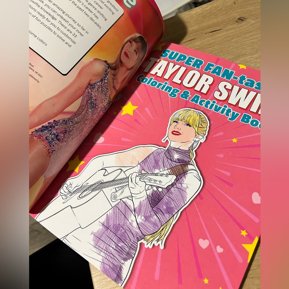 Taylor Swift Activity & Coloring Book - Picture 4 of 6